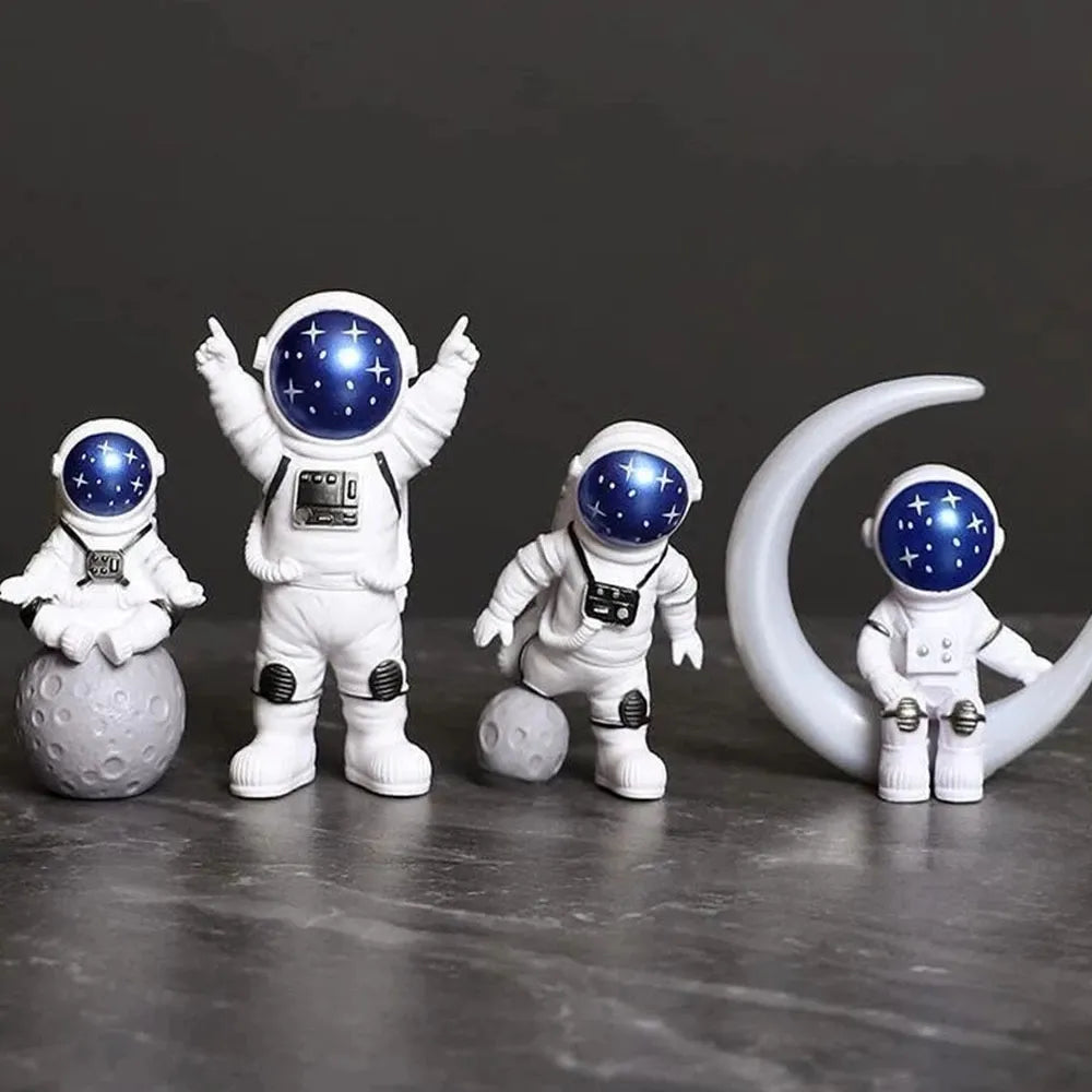 Kit com 04 Incríveis Bonecos Miniaturas de Astronautas