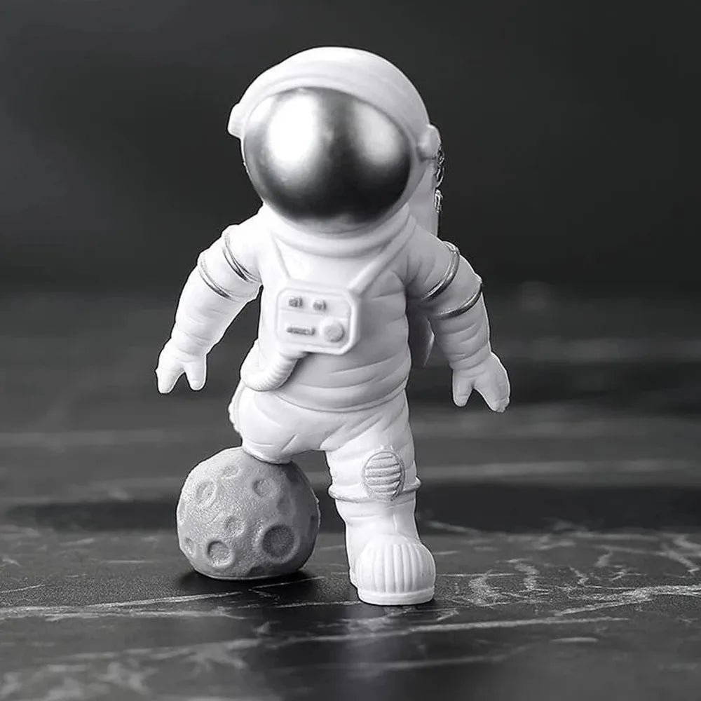 Kit com 04 Incríveis Bonecos Miniaturas de Astronautas