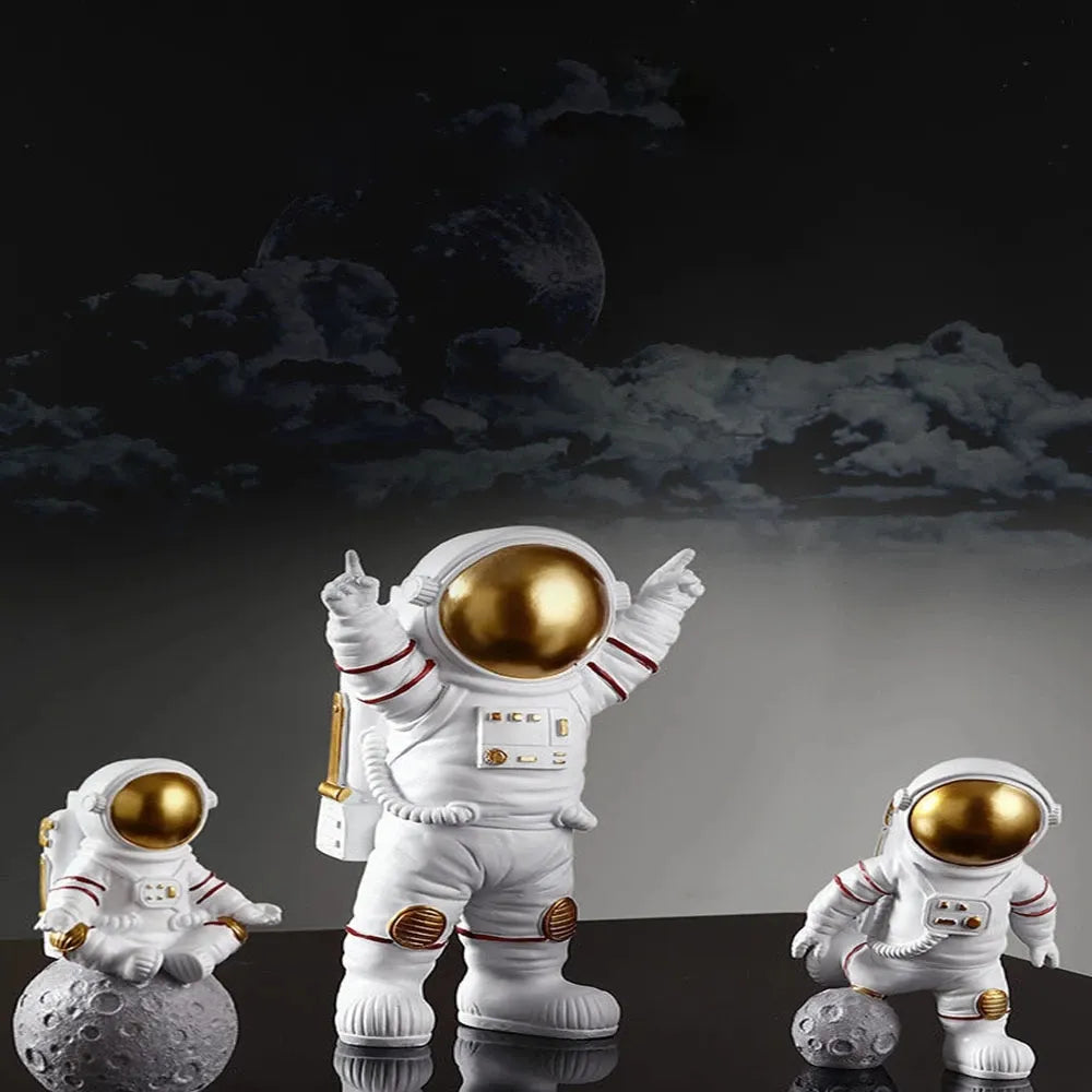 Kit com 04 Incríveis Bonecos Miniaturas de Astronautas