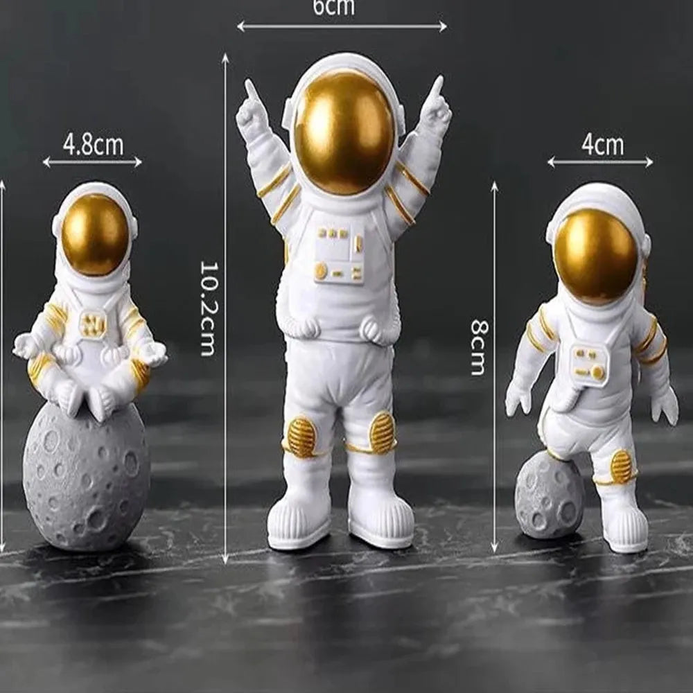 Kit com 04 Incríveis Bonecos Miniaturas de Astronautas